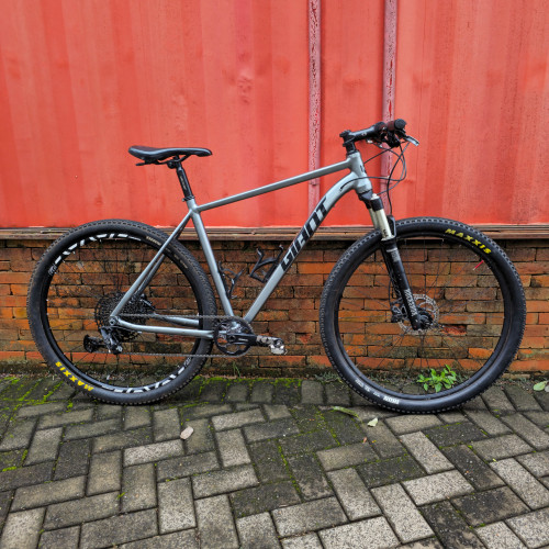 BICICLETA MTB GIANT ARO 29"